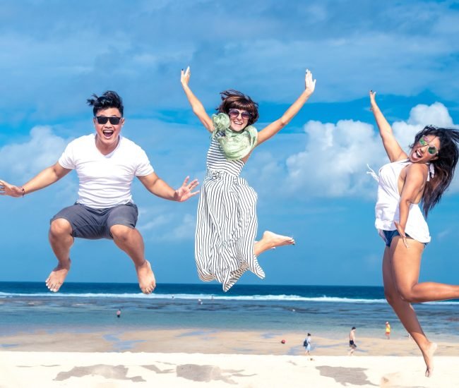 beach-blue-sky-cheerful-452738